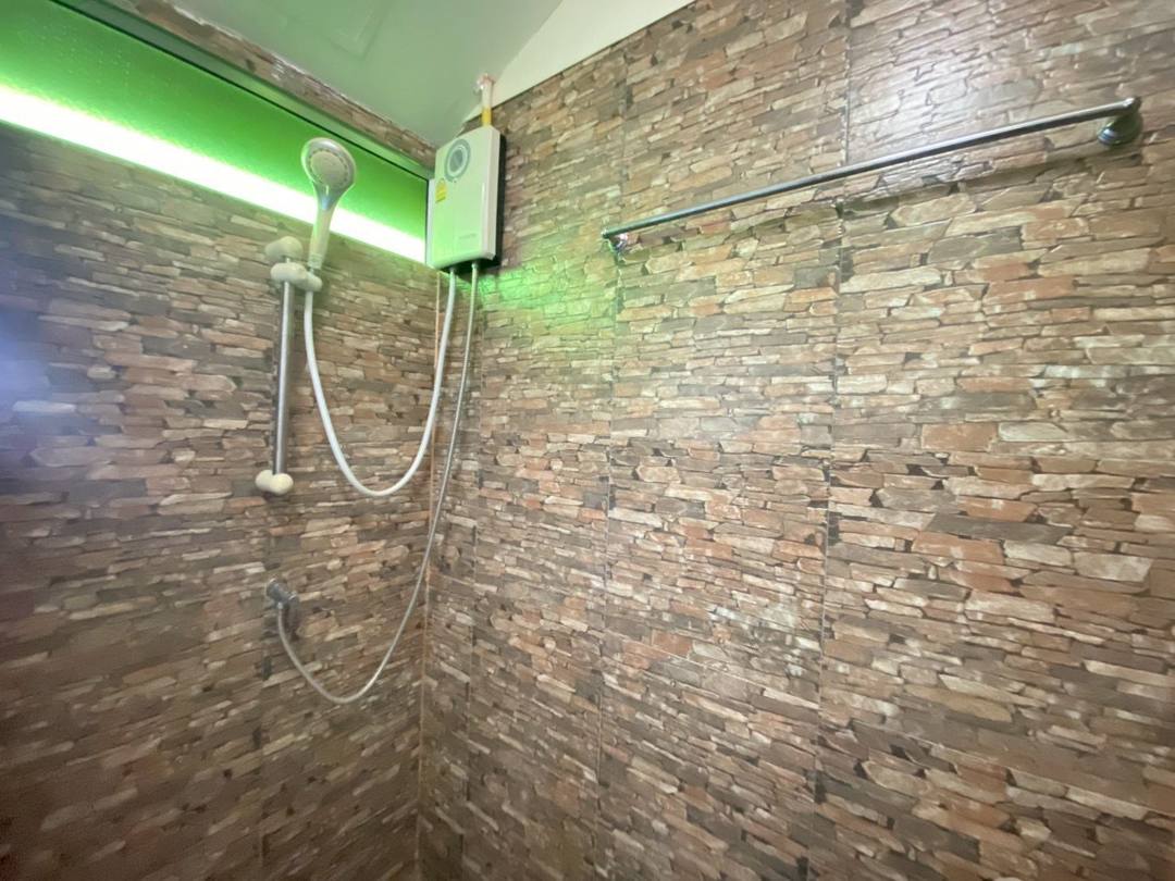 Hot-water shower room