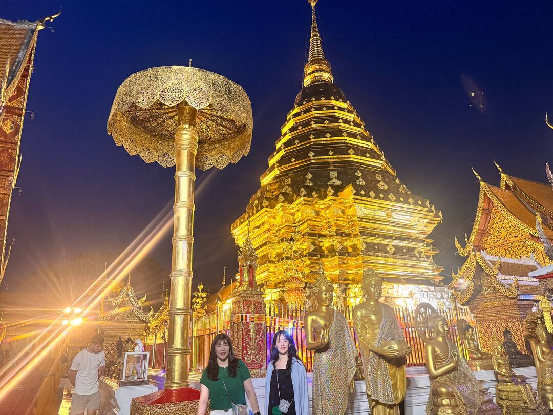 Guests at Doi Suthep in the evening